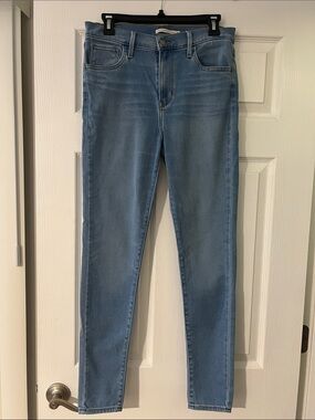 Levi’s 720 High-Rise Super-Skinny Stretchy Women’s Jeans